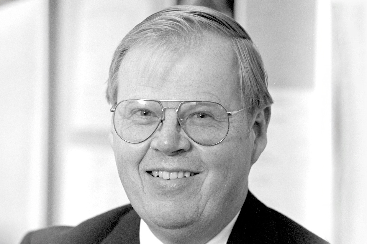 Black-and-white headshot of Hans Andersen wearing glasses and a suit jacket.
