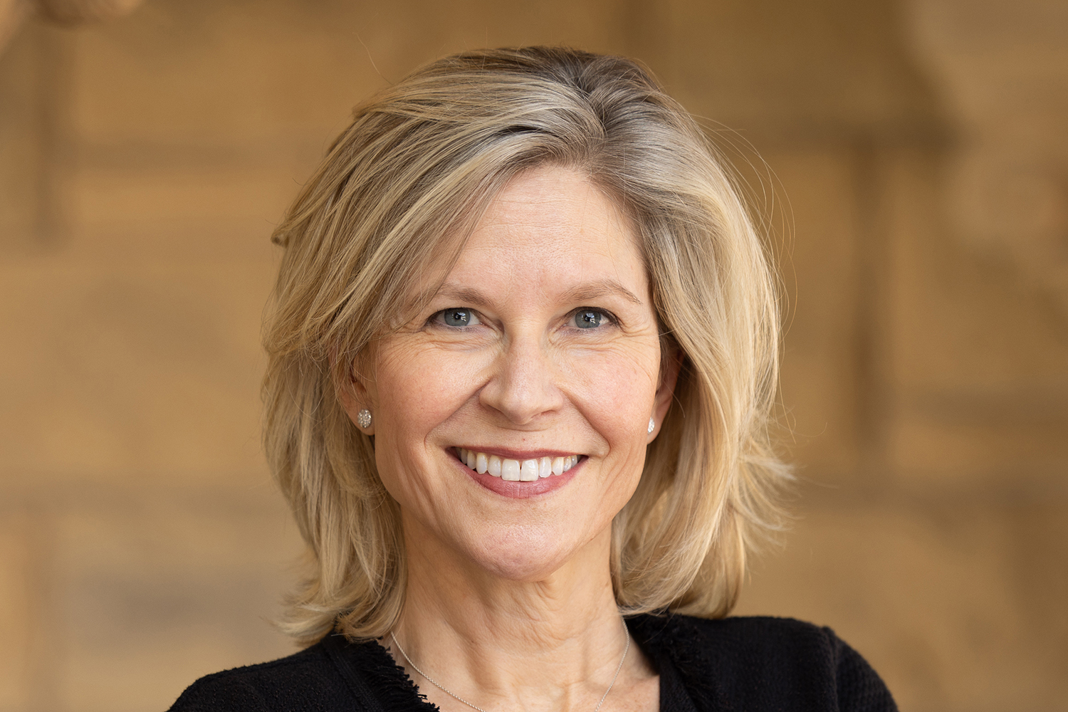 Caroline Winterer posing for a profile photo.
