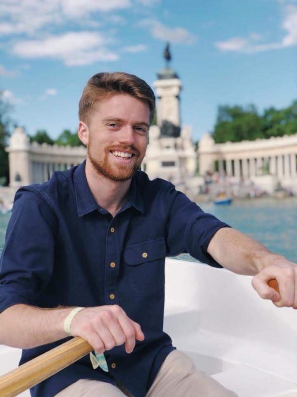 Mischa Nee rowing a boat on a lake.