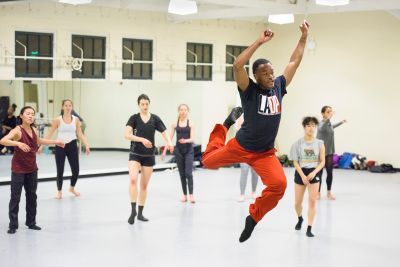 David Freeland of the L.A. Dance Project teaches a master class to Stanford students.