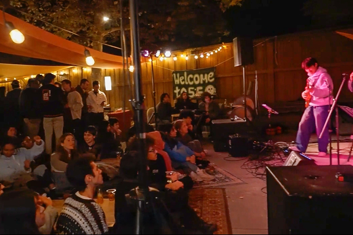 A pop-up pub where everybody knows your name image