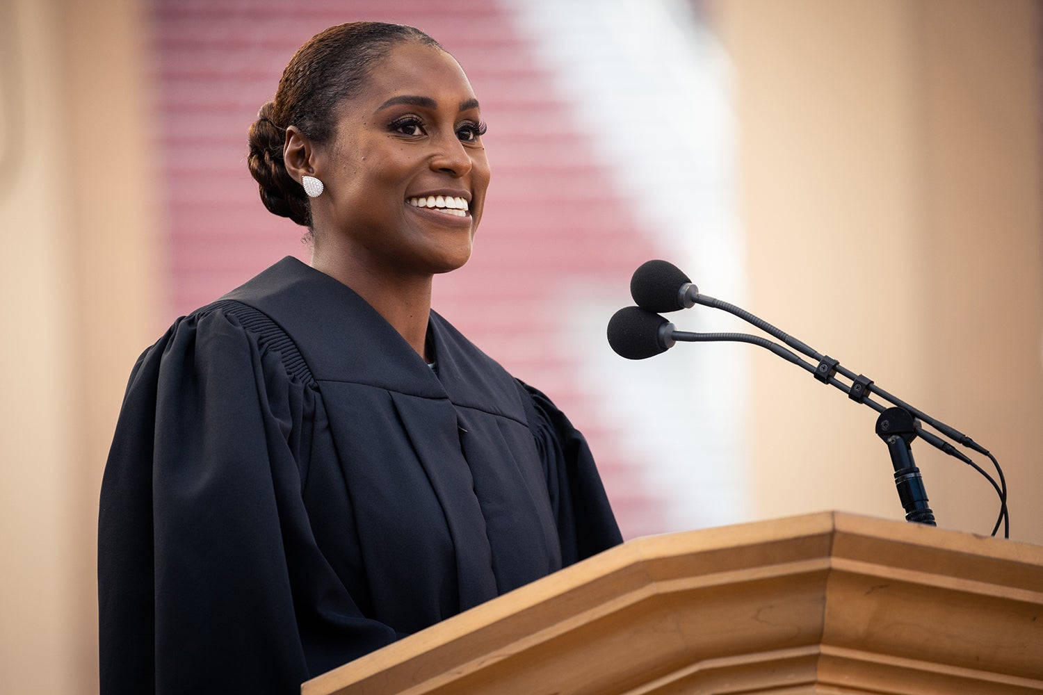 Issa Rae encourages the Class of 2021 to be a VIP in the club of life |  Stanford Report