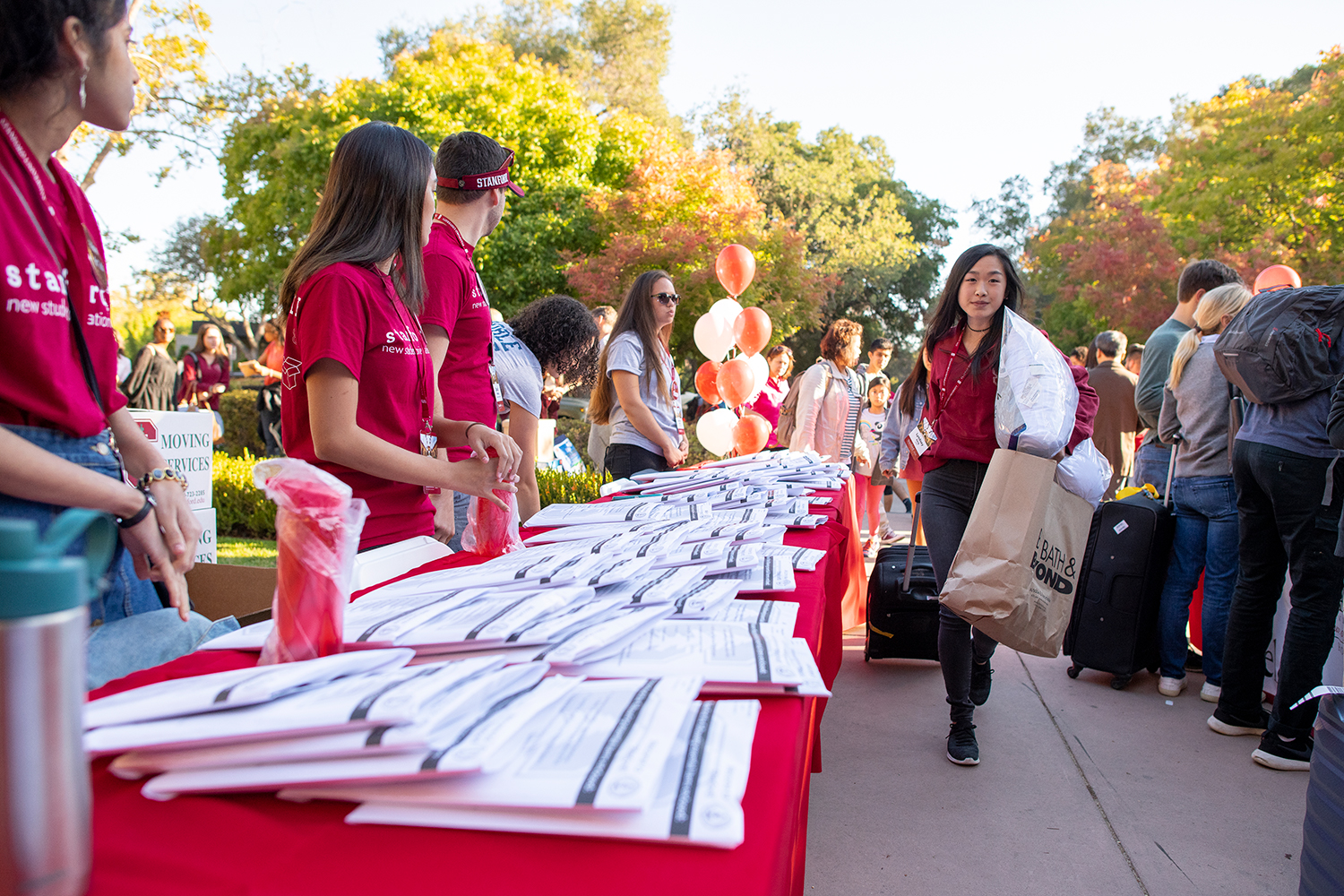 Welcome new students as an Orientation Coordinator | Stanford Report
