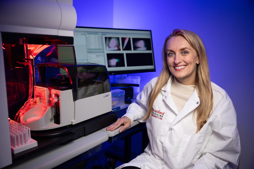 Profile photo of Agnieszka Czechowicz in the lab.