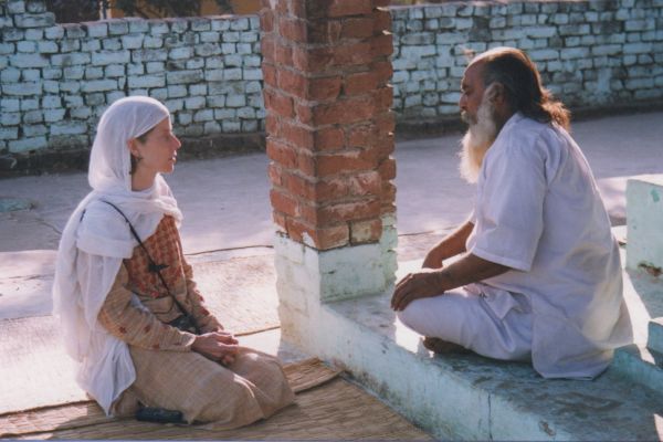 Anna Bigelow speaking with the caretaker of a Sufi tomb shrine in Punjab