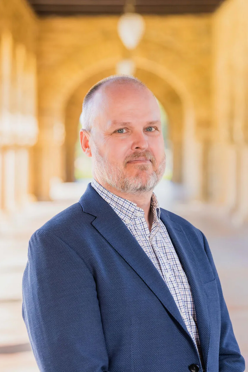Profile photo of Scott Dixon on the Stanford campus.