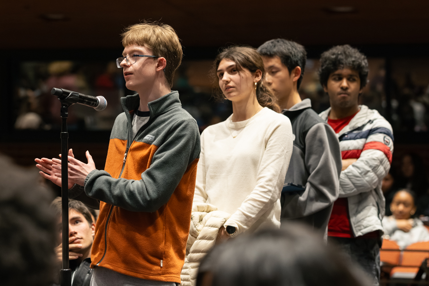 Image of students lined up to ask questions to Justice Breyer.