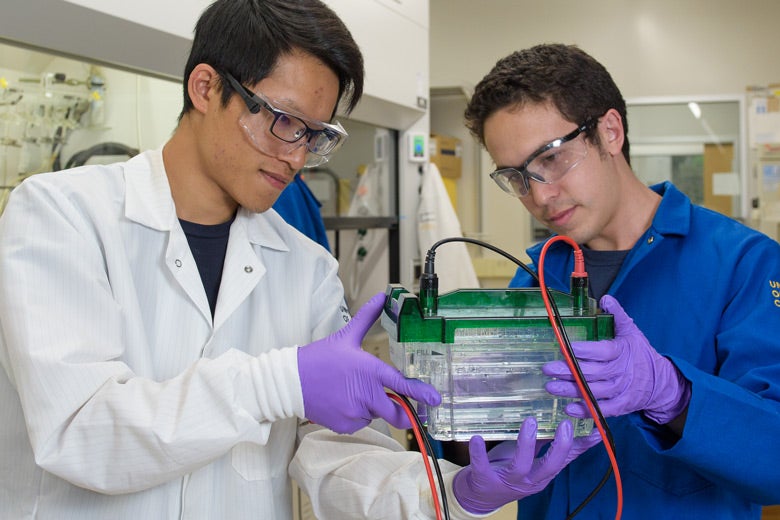 Cheng-ting Tsai and Peter Robinson with apparatus to analyze DNA-tagged biomarker