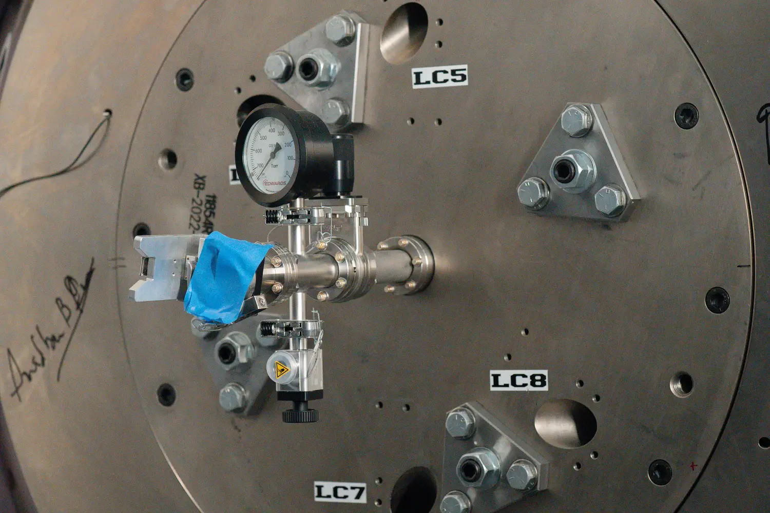 Image of a synchrocyclotron, a particle accelerator that accelerates protons to a high energy to penetrate deep into the body to reach tumors.