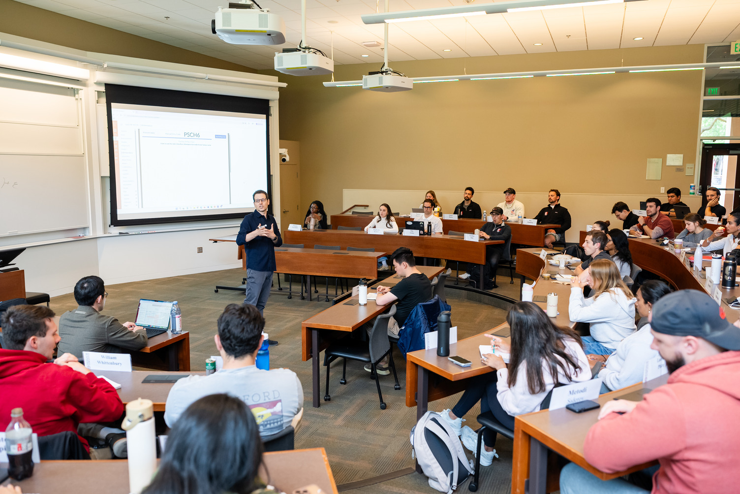 Amir Goldberg in the classroom, teaching students as part of the AI-Powered Org course