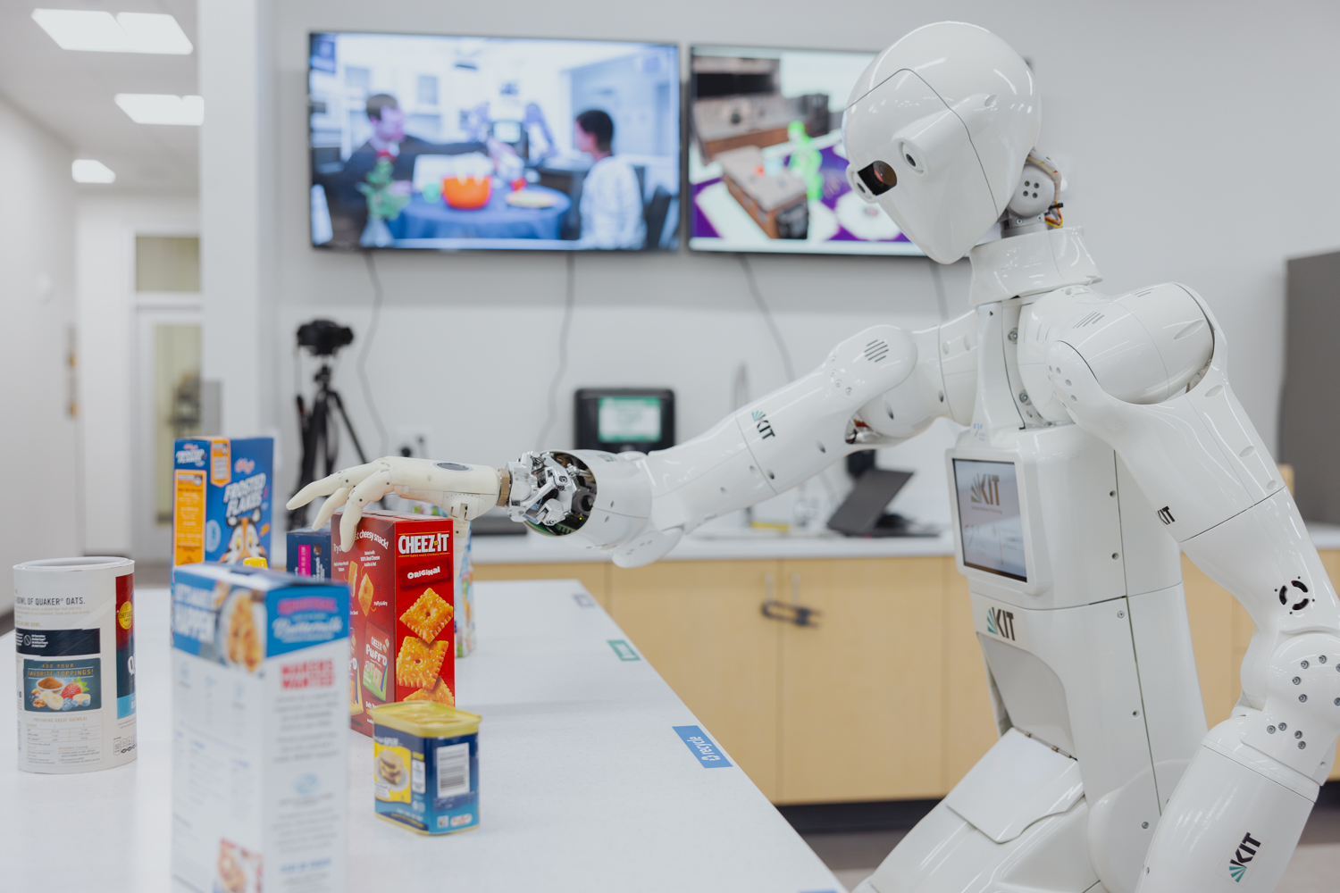 New center unites Stanford’s robotics expertise under one roof ...