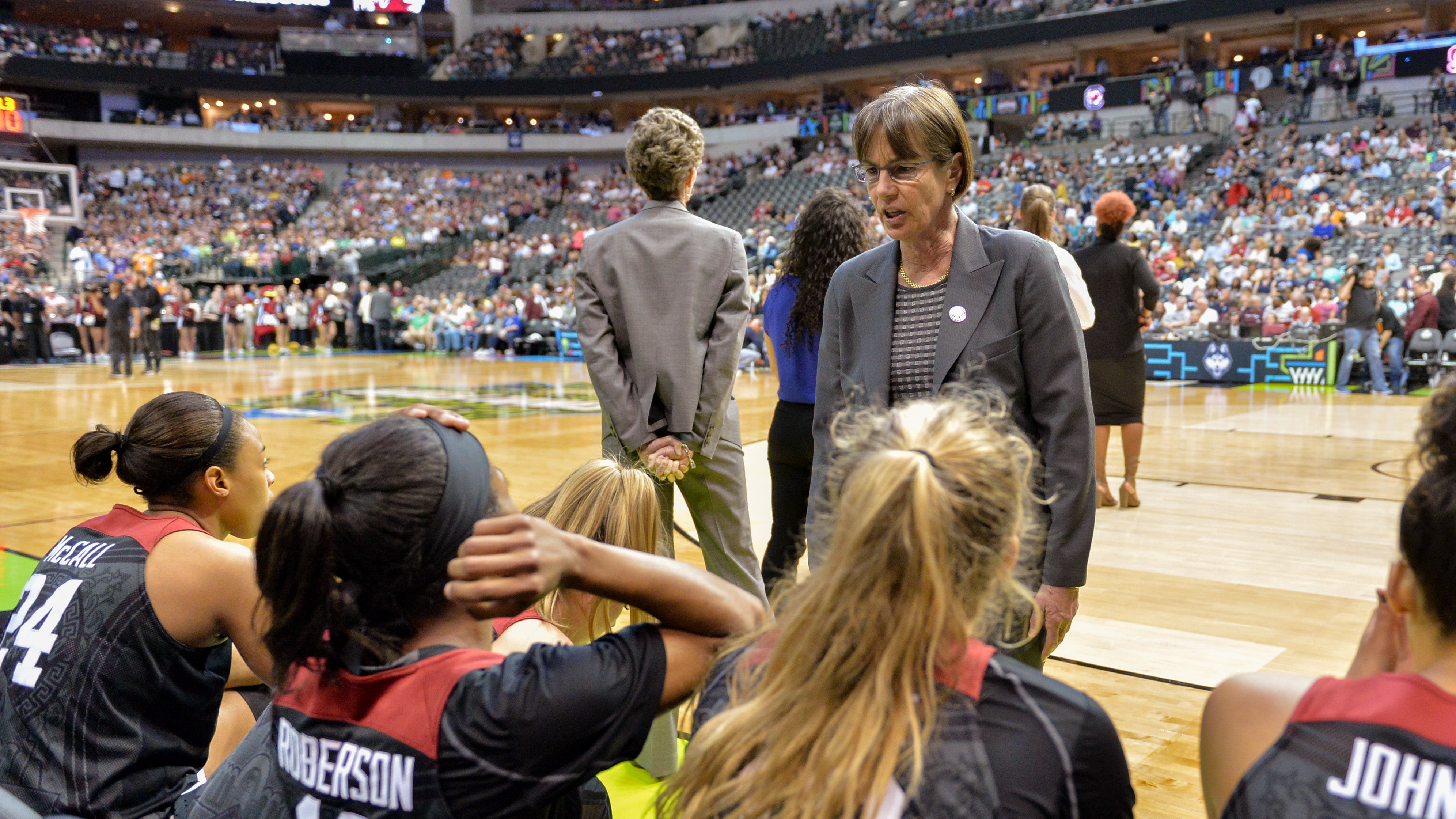 Tara VanDerveer talking to the players at court side