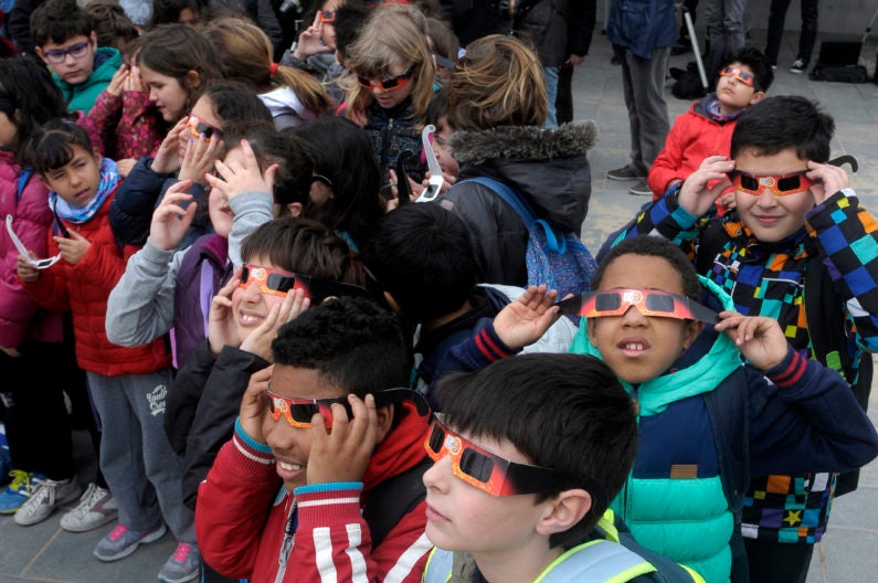 Children watching eclipse