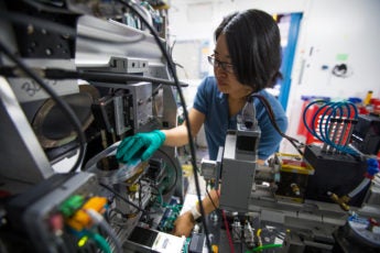 Fang Ren, who developed algorithms to analyze data on the fly while a postdoctoral scholar at SLAC, at a Stanford Synchrotron Radiation Lightsource beamline where the system has been put to use.