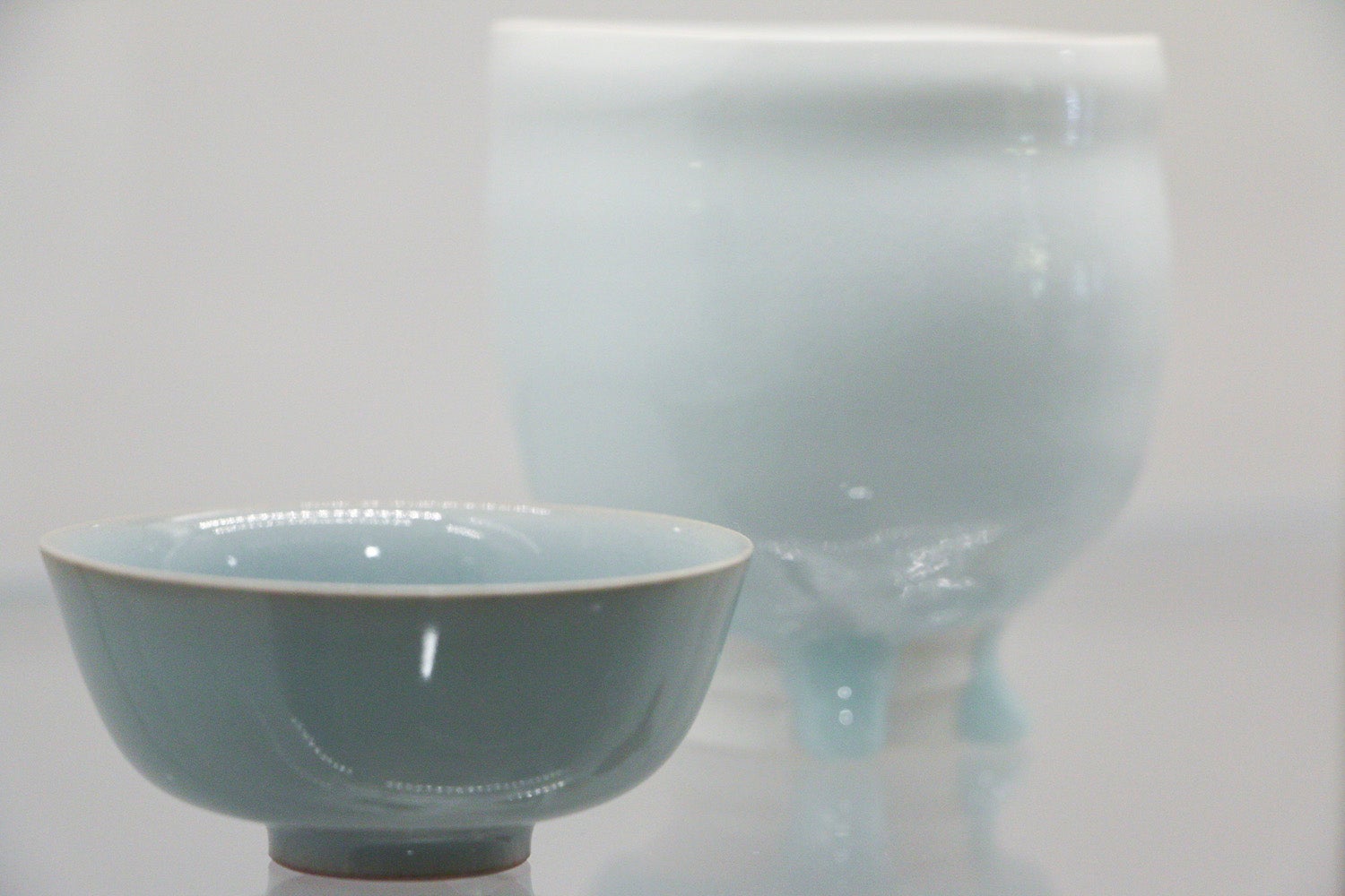 Japanese artists. Sansei Suzuki crafted the traditional sake cup on the left and Tsubusa Kato produced the contemporary tea cup on the right.