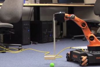 Robotic arm putting with a golf club