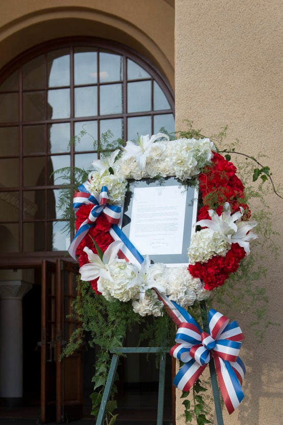 Memorial wreath
