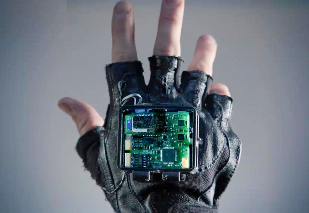 A new glove being developed by Georgia Tech and Stanford researchers aims to treat symptoms of stroke through vibration.