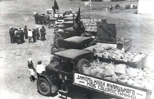 Shipment of grain from the Chervonyi Step collective farm to a procurement center, Kyivs'ka oblast, 1932. The sign reads 'Socialists' bread instead of kulak's bread.'